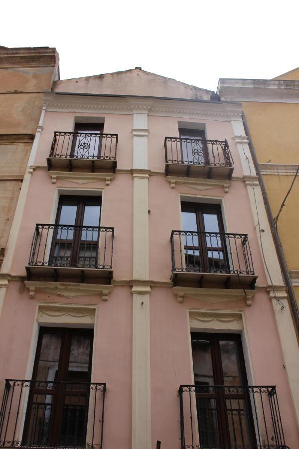 Via Cavour 19, Appartamento Del Conte Iglesias Ngoại thất bức ảnh