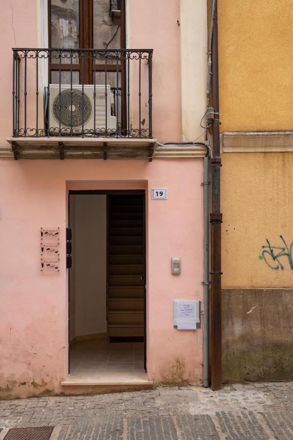 Via Cavour 19, Appartamento Del Conte Iglesias Ngoại thất bức ảnh